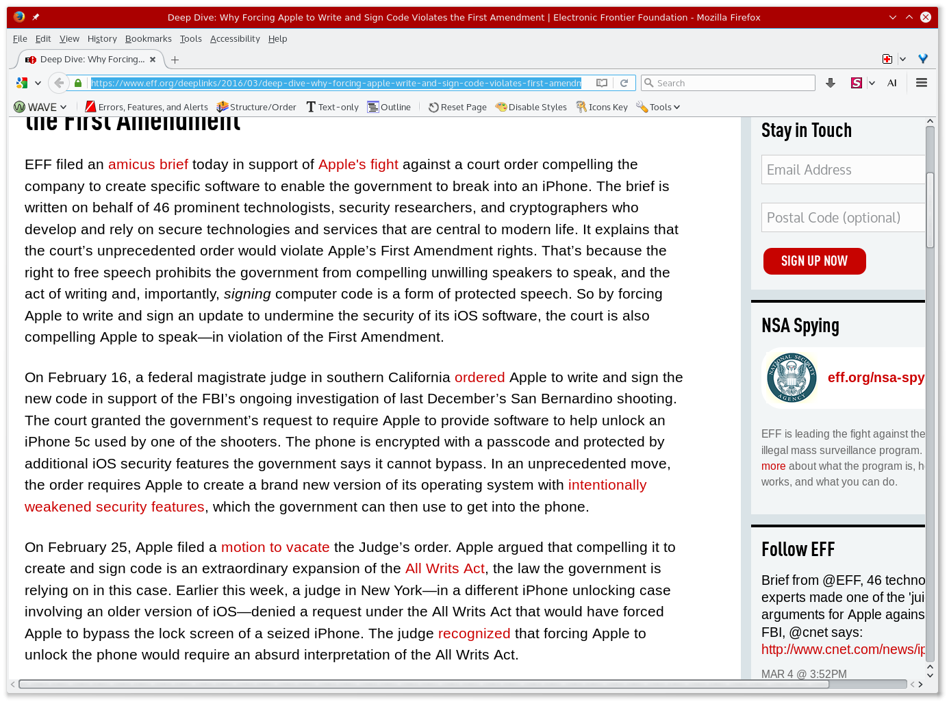 screenshot of article with red links in paragraphs, not underlined.